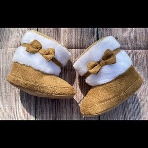 NEW Infant Girl’s Soft Sole Booties Size 0-6 Months